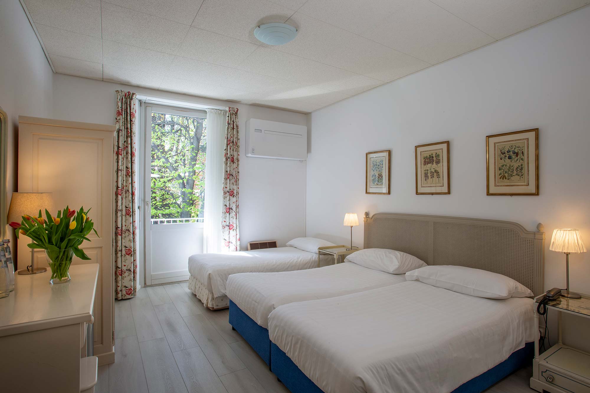 Piccolo Hotel Locarno Muralto Dreibettenzimmer mit Balkon